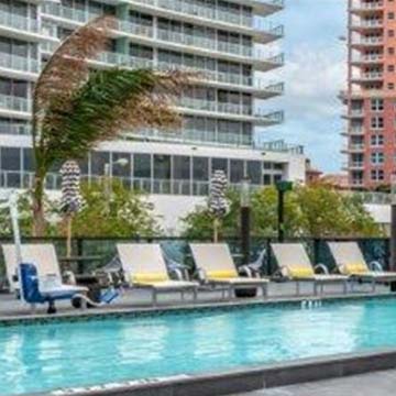 Does Cambria Hotel Fort Lauderdale have a pool?