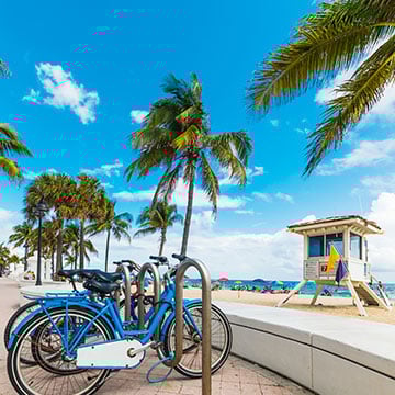 What popular Fort Lauderdale attractions are present near the hotel?
